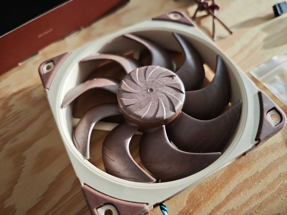 Noctua NF-A12 x 25 G2 PWM, ventilador para PC de 120 mm, silencioso, 4 pinos (castanho)