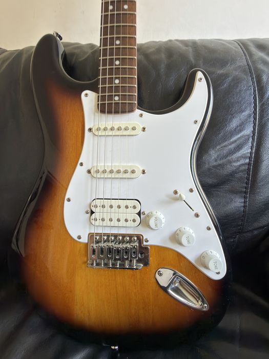 Guitarra Squier by Fender