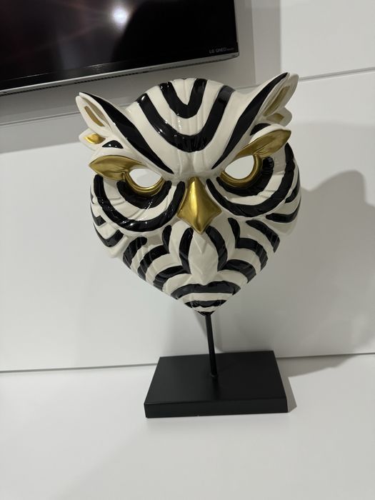 Tres estatuas decorativas