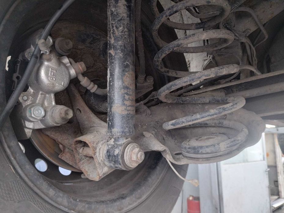 oś tylna belka tarcze Toyota Yaris I 99-05r, części