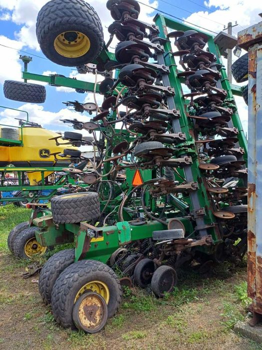 Посевной комплекс зерновой John Deere 1890 с прицепным  баком 1910