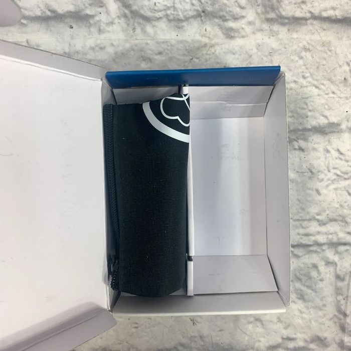 AKG D40   “NOVO”