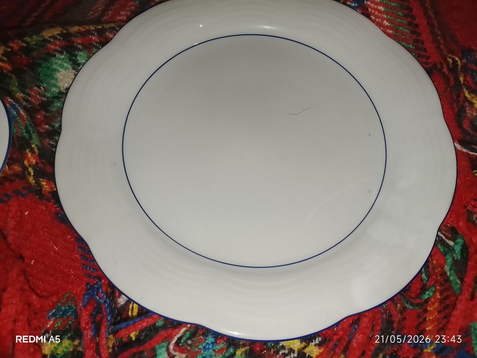 Conjunto de louça pratos chávena nunca usado