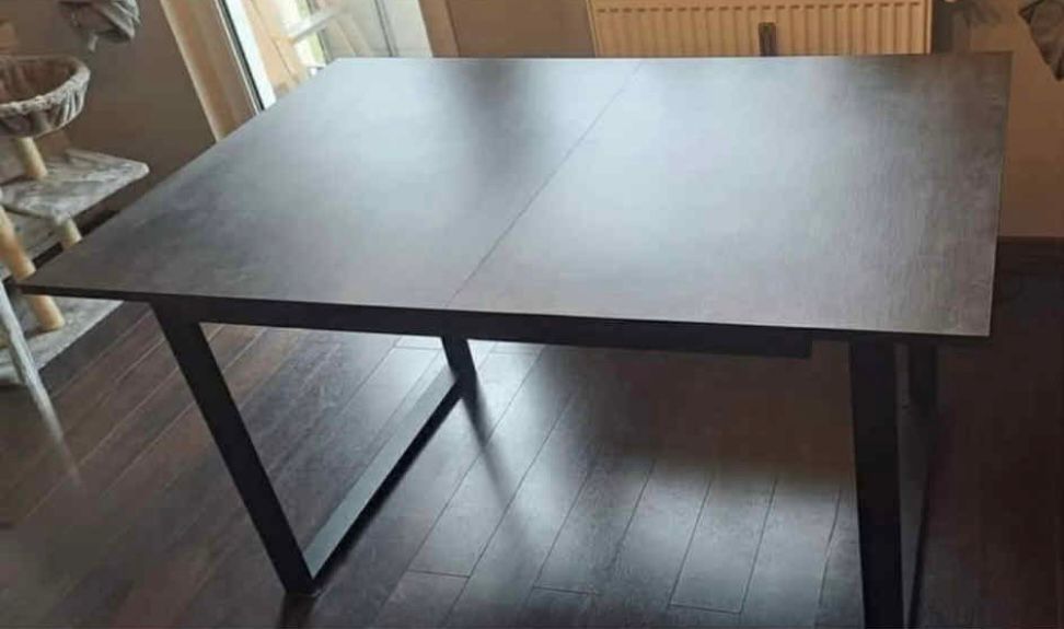 Używany stół do jadalni