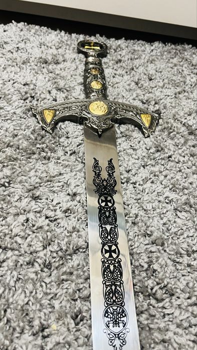Réplica decorativa de uma espada dos Cavaleiros Templários