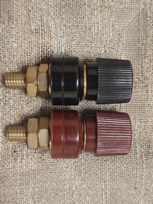 Продам бакелитовый клемник М8