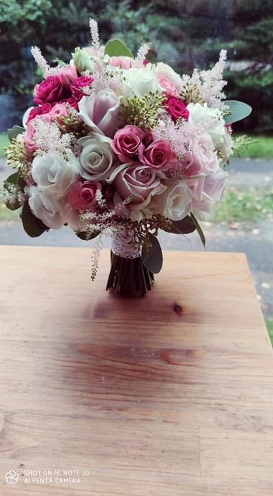 Dekoracja kwiatowa kościoła / dekoracja ślubna