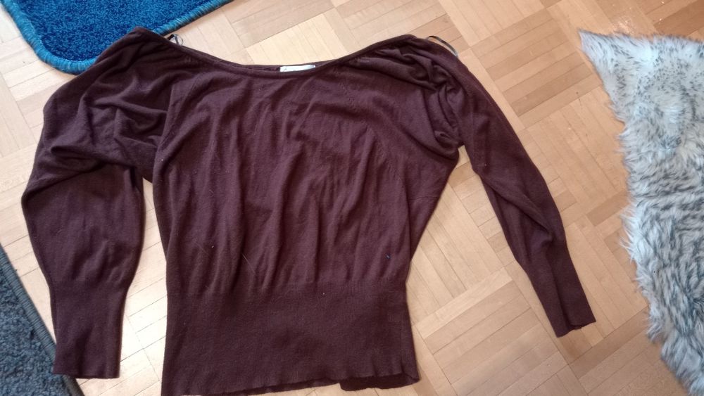 Sweter damski cienki S/Mz odkrytymi ramionami