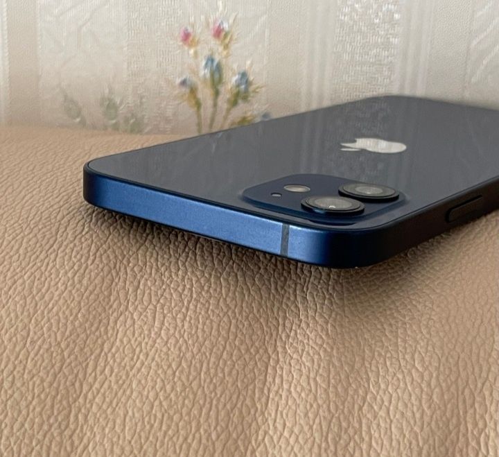 Продам iphone 12 64 gb