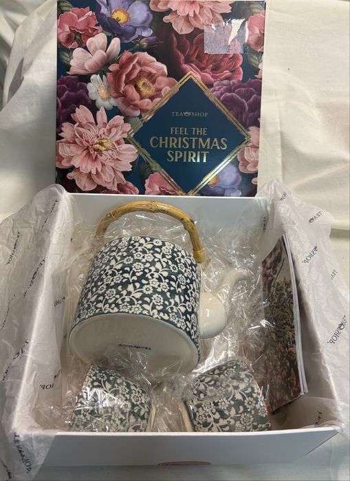 Conjunto de chá em porcelana loja “Tea Shop”