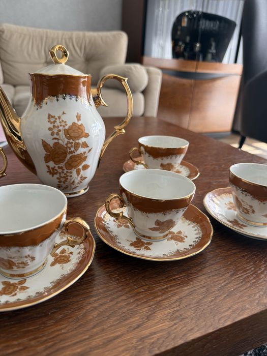 Pięknie zdobiony serwis kawowy