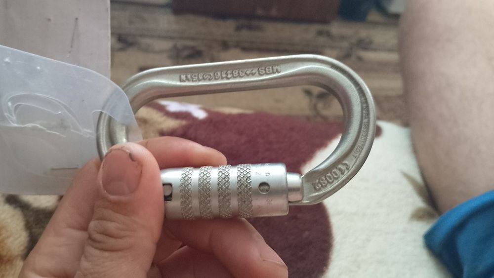 Карабін Petzl OXAN triact-lock steel