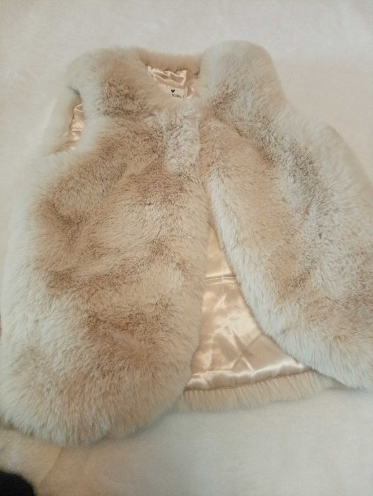 Безрукавки для дівчинки