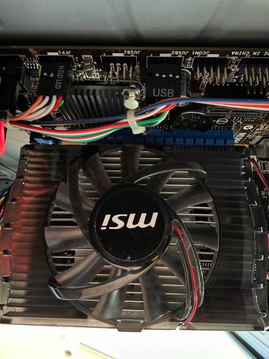 Комп'ютер з монітором. SSD 120, HDD 500, DDR3 8GB, 4GB Graphics 3.4Ghz