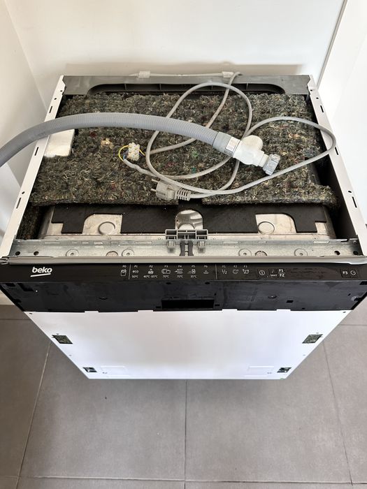 Máquina de Lavar Loiça Beko DIN26220 – Encastre 60 cm – Para Reparação ou Peças