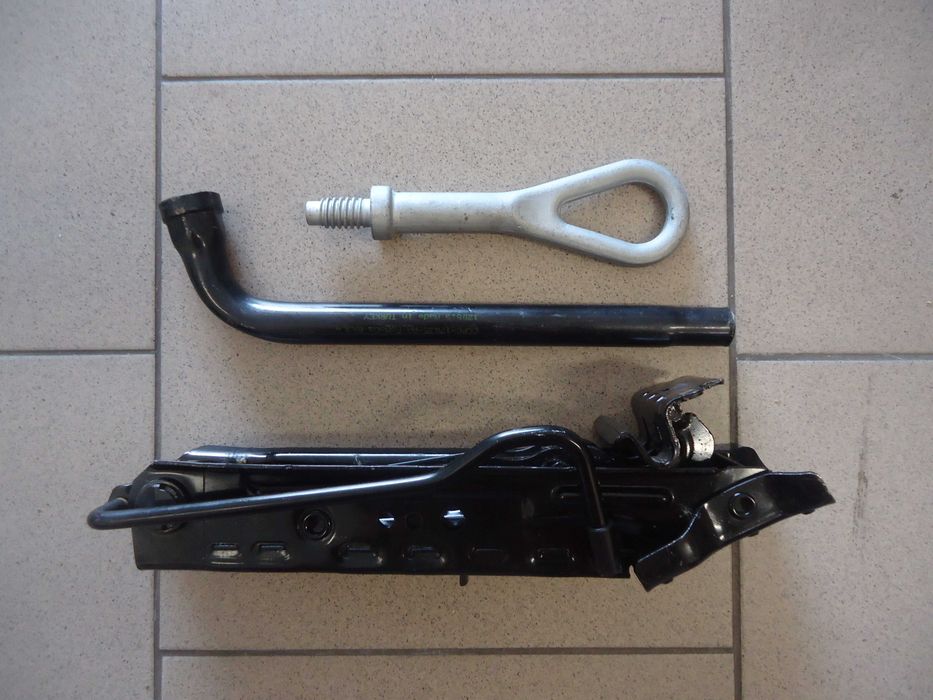 Oryginalny Lewarek Podnośnik Klucz Ucho Ford Fiesta Mk7 MkVII 08-17r.