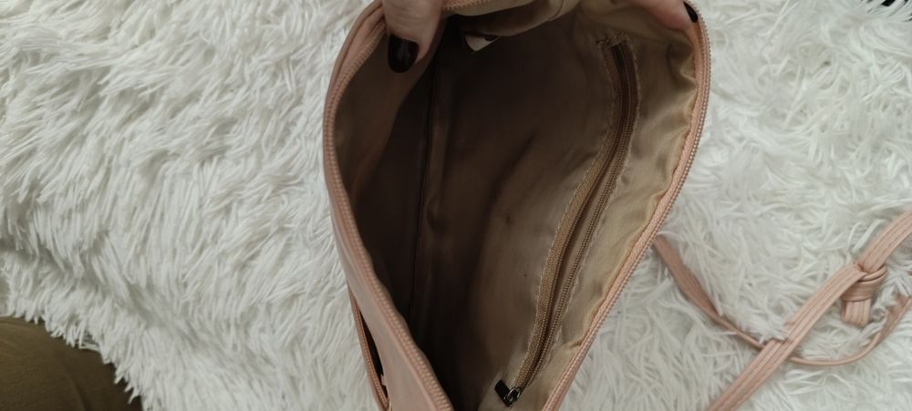 Mala de senhora à tiracolo