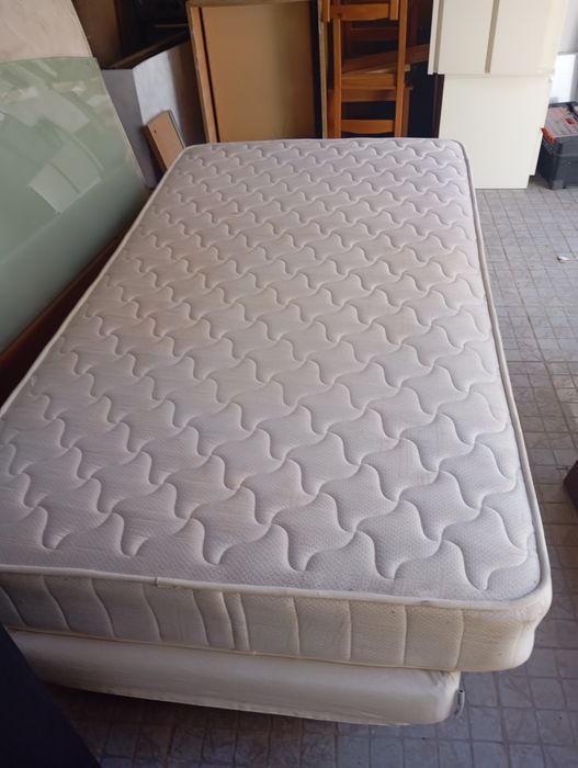 Cama solteiro em bom estado