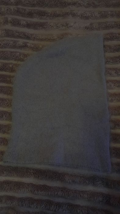 Капор ангора сірий і малиновий