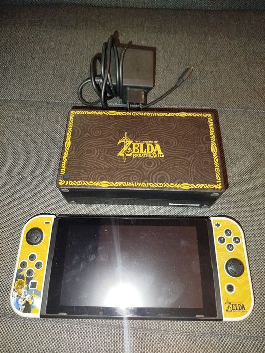Konsola Nintendo Switch v2 z motywem Zelda.