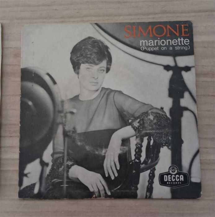 Discos de vinil da artista Simone de Oliveira