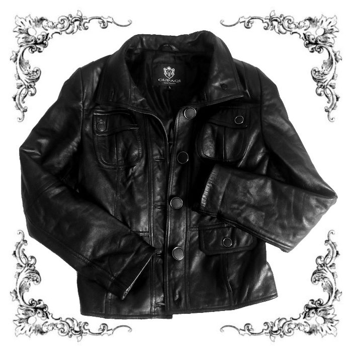 Шкіряна чорна куртка