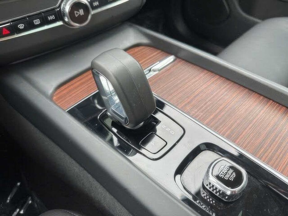 Volvo Xc60      2023