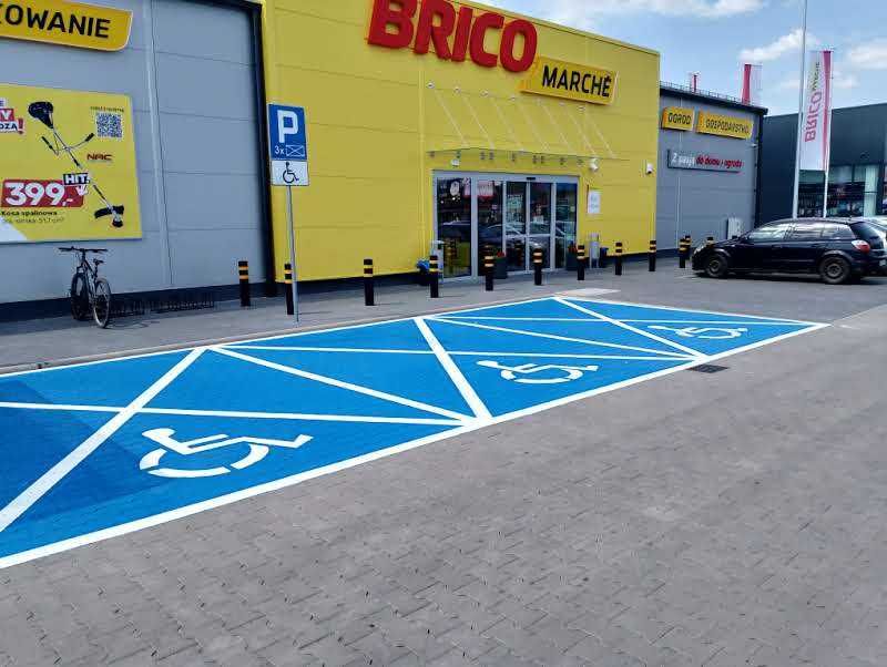 Oznakowanie parkingu garażu malowanie pasów znaków piktogramy bhp