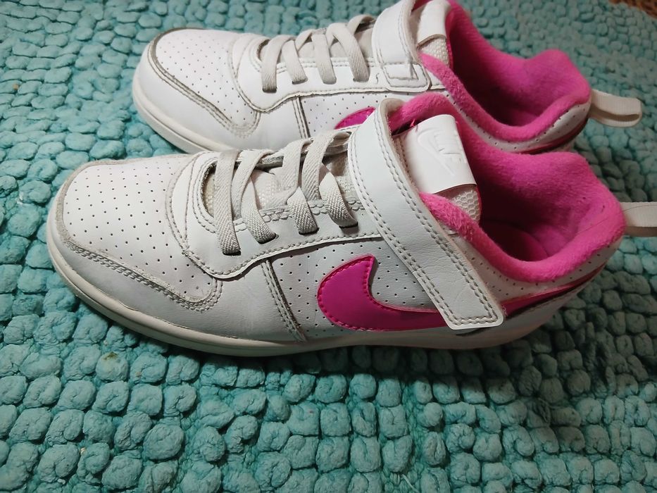 Кроссовки на девочку,фирма Nike