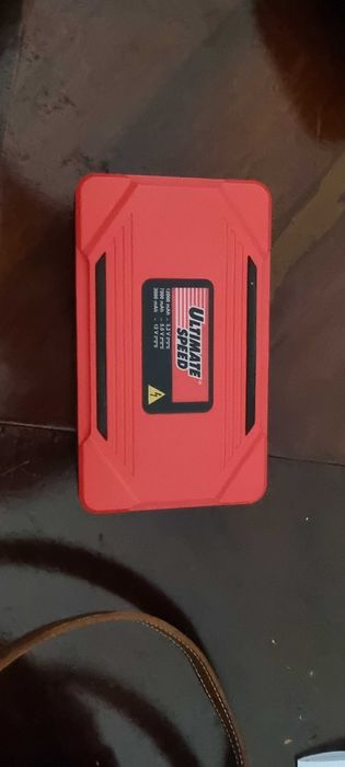 Booster novo para ajudar a dar arranque a bateria descarregada