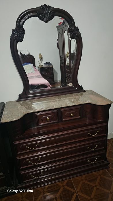 Mobília de quarto completa em mogno