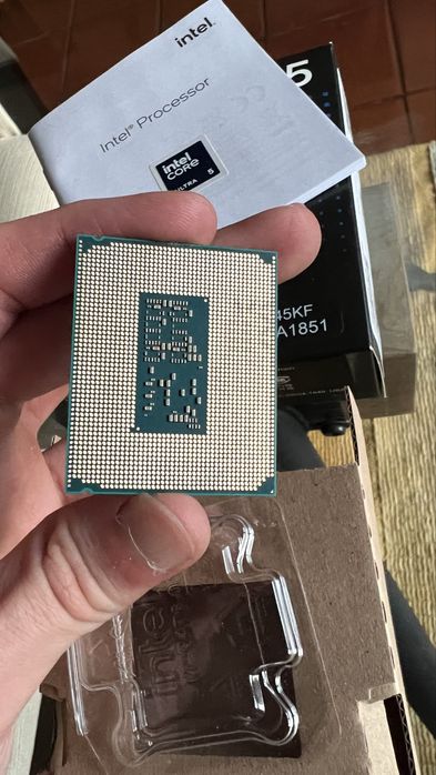 Intel Core Ultra 5 245KF Processor447462632640358402