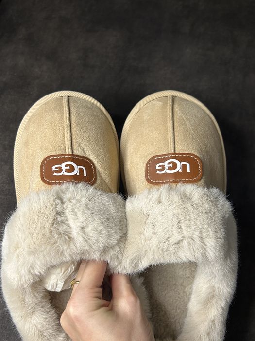 Beżowe buty damskie UGG z futerkiem na platformie – rozmiar 39