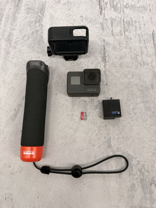GoPro hero 5 black + 64gb SD +Floating stick