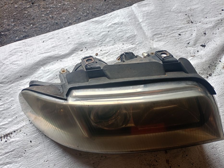 Lampa prawy przód audi a4 b5 lift