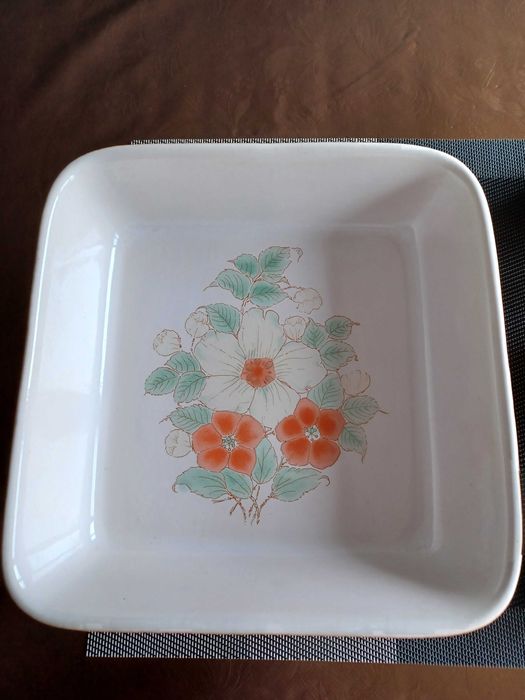 Tabuleiro para forno com flores e 6 taças iguais