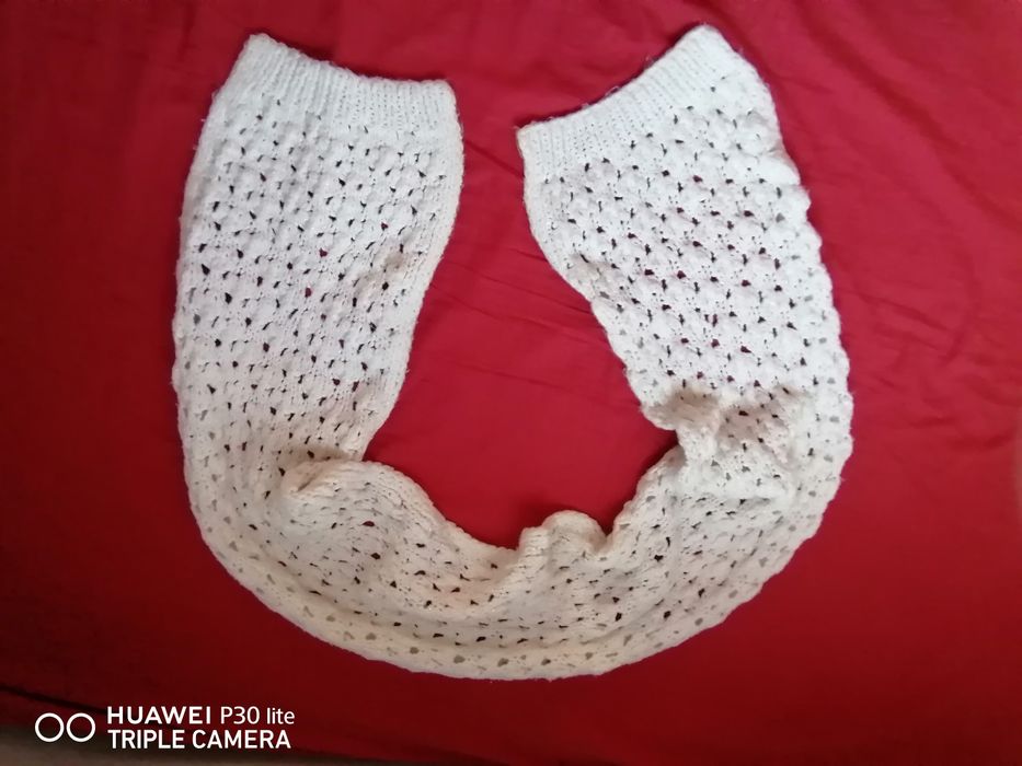 Nowa czapka i szalik białe