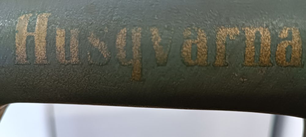 Máquina costura antiga , tem mais 100 anos