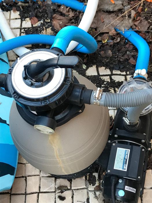 Piscina e filtro em óptimo estado