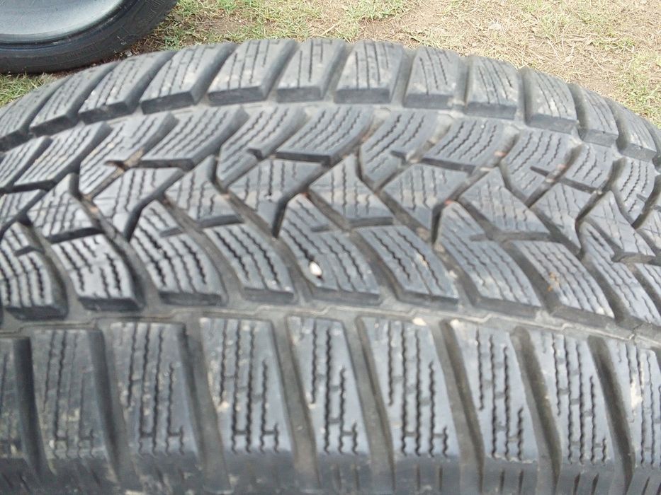Opona zimowa 225/55r17 DUNLOP 7mm