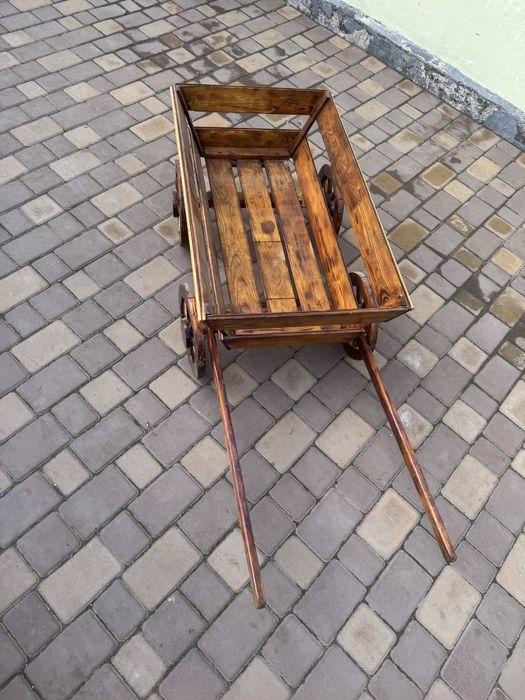 Дерев'яний садовий візок