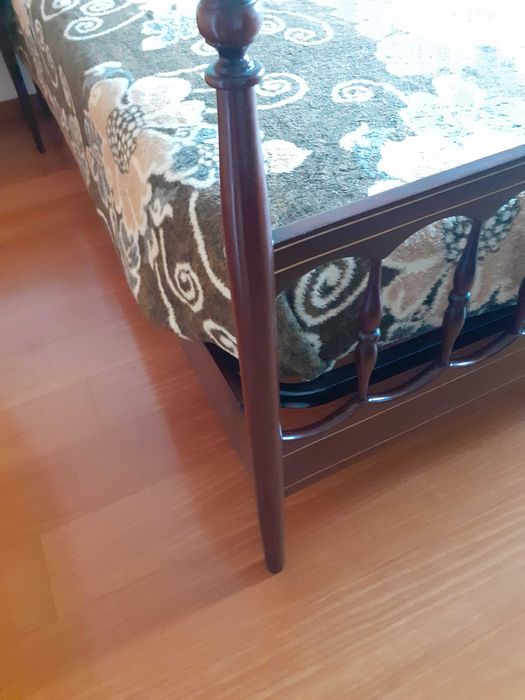 Mobília clássica VINTAGE - Cama + Estrado + Colchão