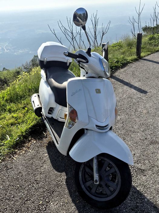 Kymco Like 125cc (2010) – Estilo Clássico e Fiabilidade