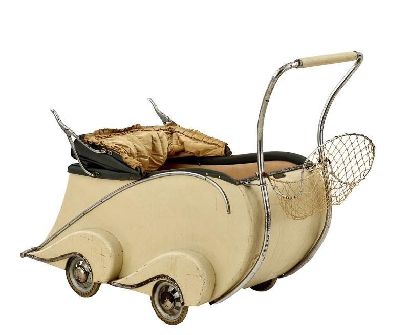 Carrinho de Bebé Vintage em Madeira Lacada – Anos 60/70