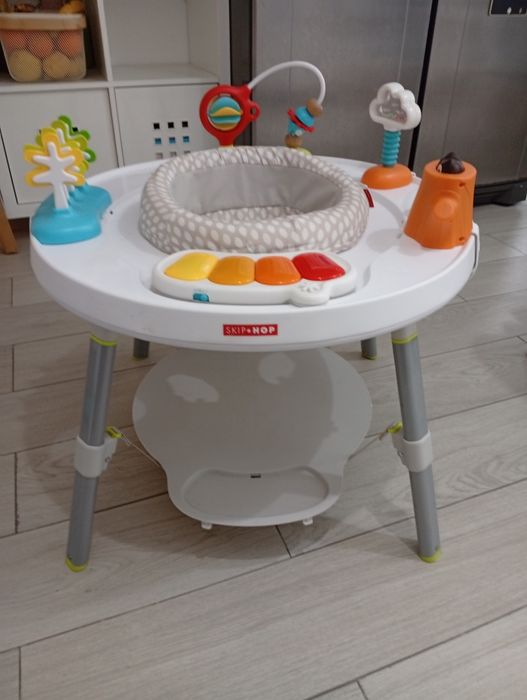 Mesa de actividades skip-hop