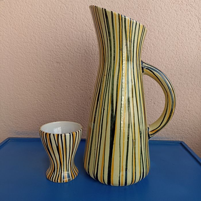 Conjunto cerâmica modernista portuguesa: jarro grande e copo Anos 1950