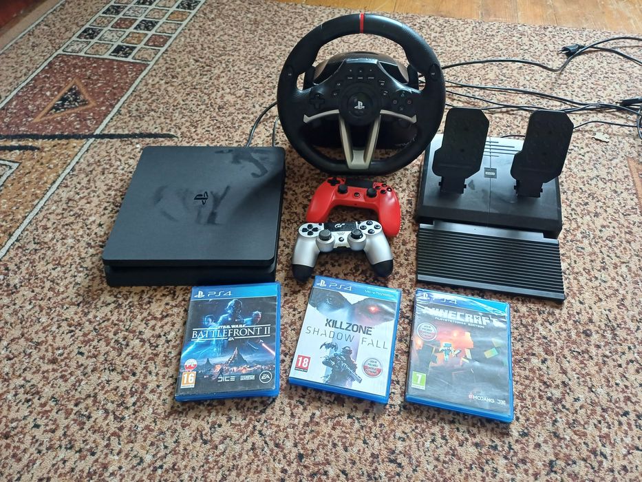 Play Station 4,стан добрий, не перегрітий,+2джойстики+руль ігровий