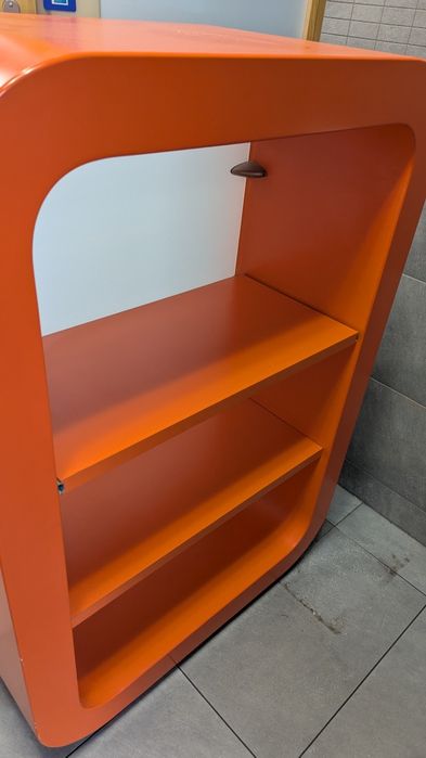Krzesła IKEA, stolik i kontuar