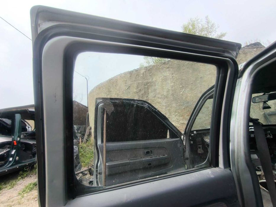 Nissan Navara D22 2.5 dCi МКПП - авто на розбір