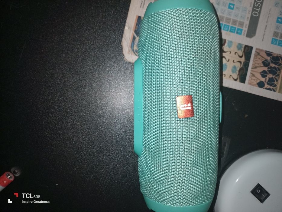 Um GPS, Uma Apple e uma coluna JBL pulse